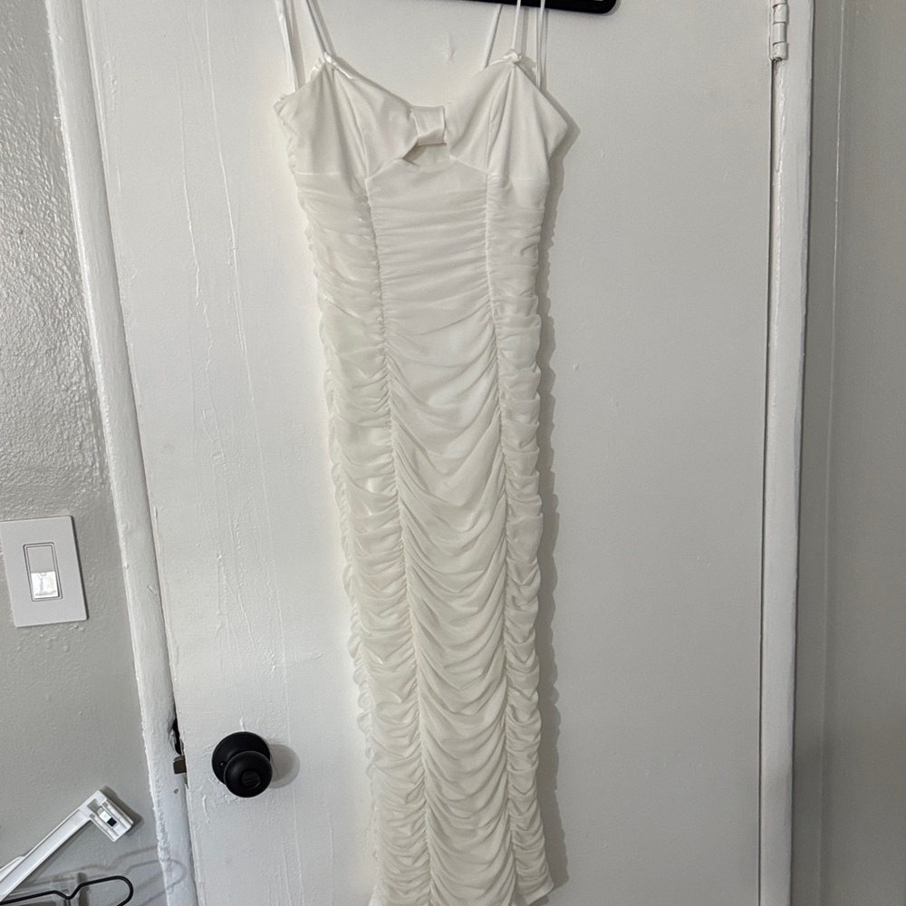 Chic Strapless White Ruched Dress
